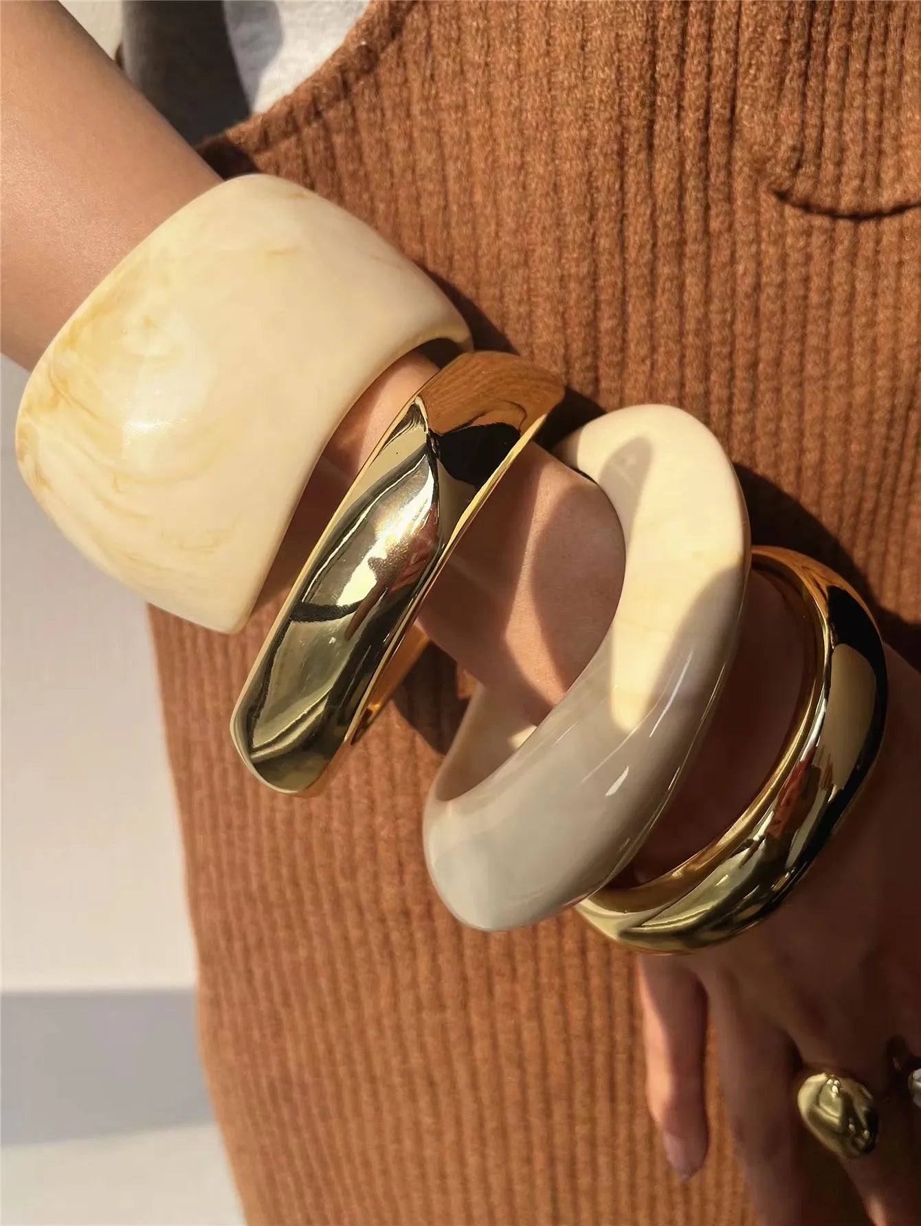Maxi Bracciali Rigidi in Resina Avorio Oro
